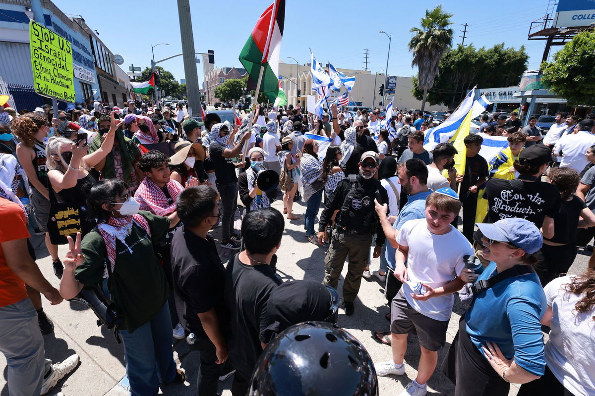 Fights break out between pro-Palestinian and pro-Israel demonstrators ...