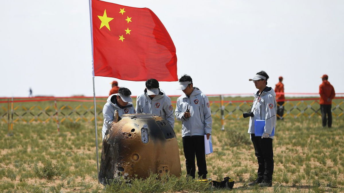 The return capsule of the Chang'e-6 probe lands in China on June 25, carrying the world's first samples collected from the moon's far side.
