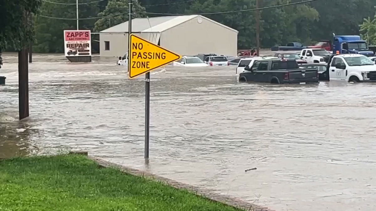 <i>WSIL via CNN Newsource</i><br/>Evacuations have been ordered for residents of Nashville