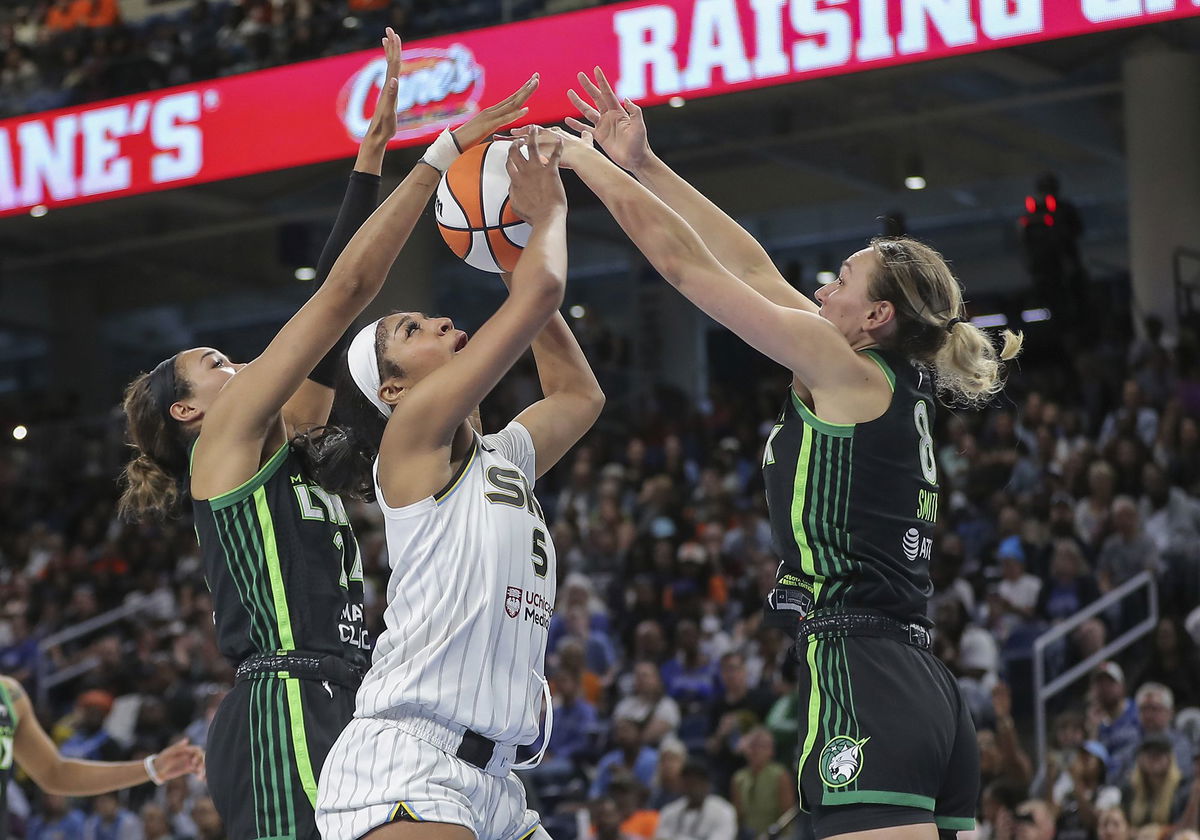 <i>Melissa Tamez/Icon Sportswire/AP via CNN Newsource</i><br/>Reese defends the Lynx's Napheesa Collier.