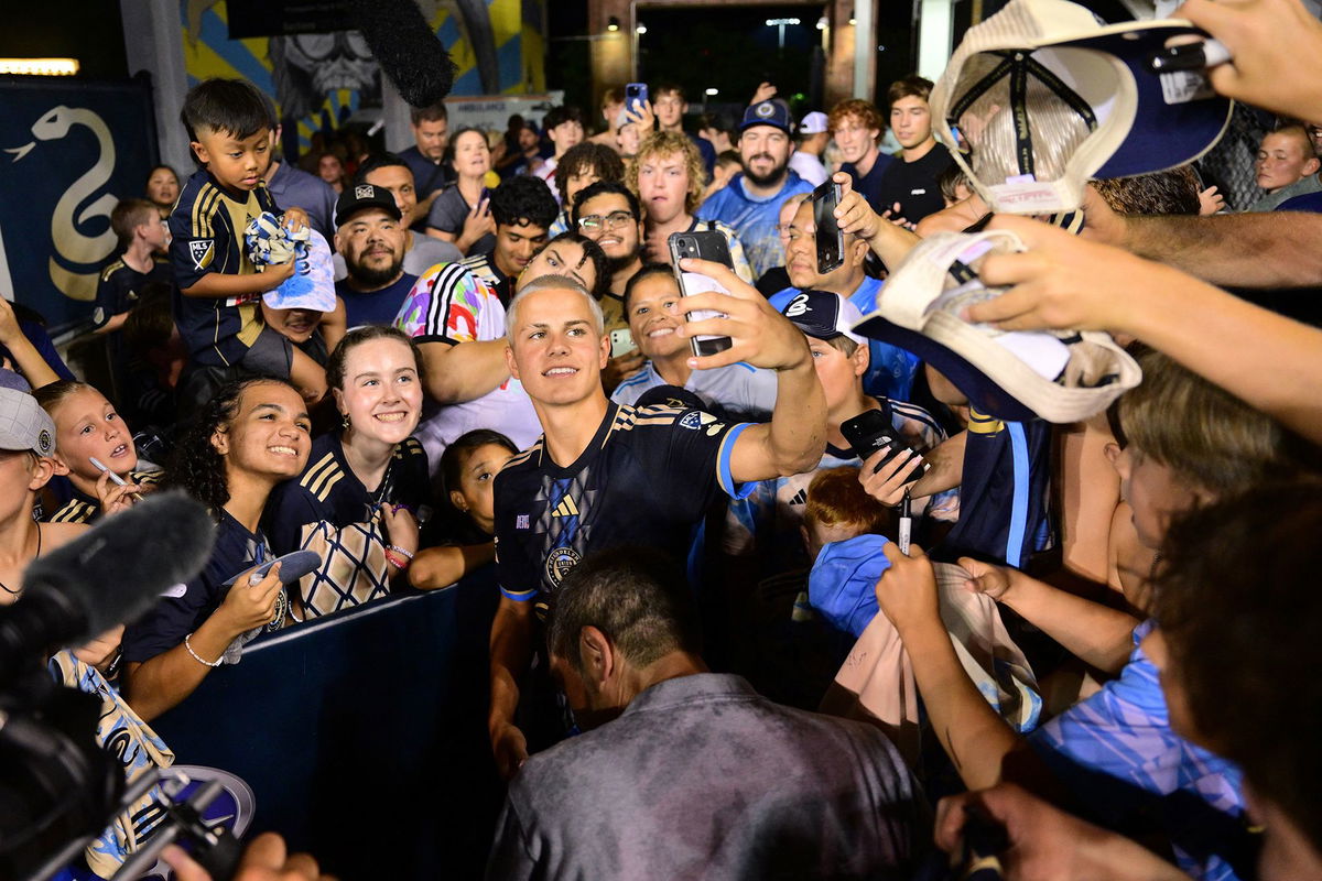 <i>Caean Couto/USA TODAY Sports/Reuters via CNN Newsource</i><br/>Fans welcome Cavan Sullivan as he takes a selfie with them.