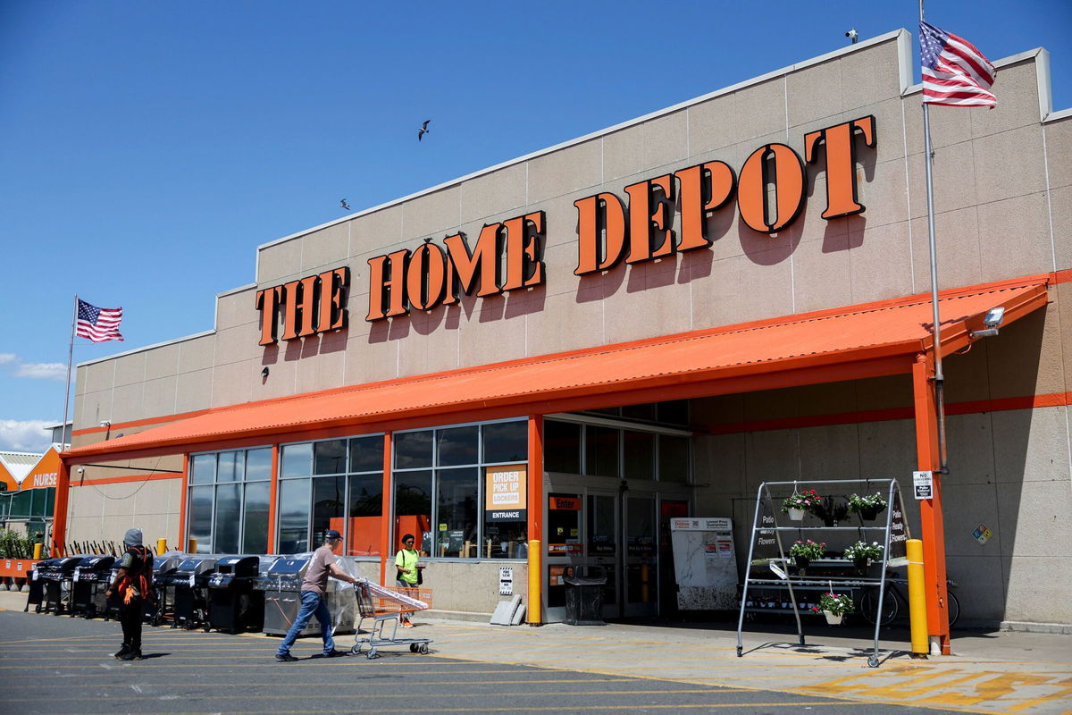 <i>Ting Shen/Bloomberg/Getty Images via CNN Newsource</i><br/>A Home Depot store in Washington