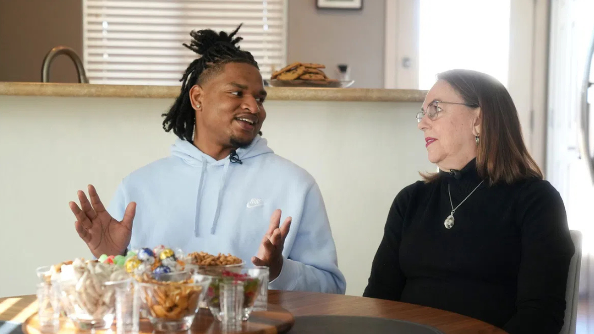 After a spontaneous text connected two complete strangers in 2016, Jamal Hinton and Wanda Dench have shared Thanksgiving together every year since.