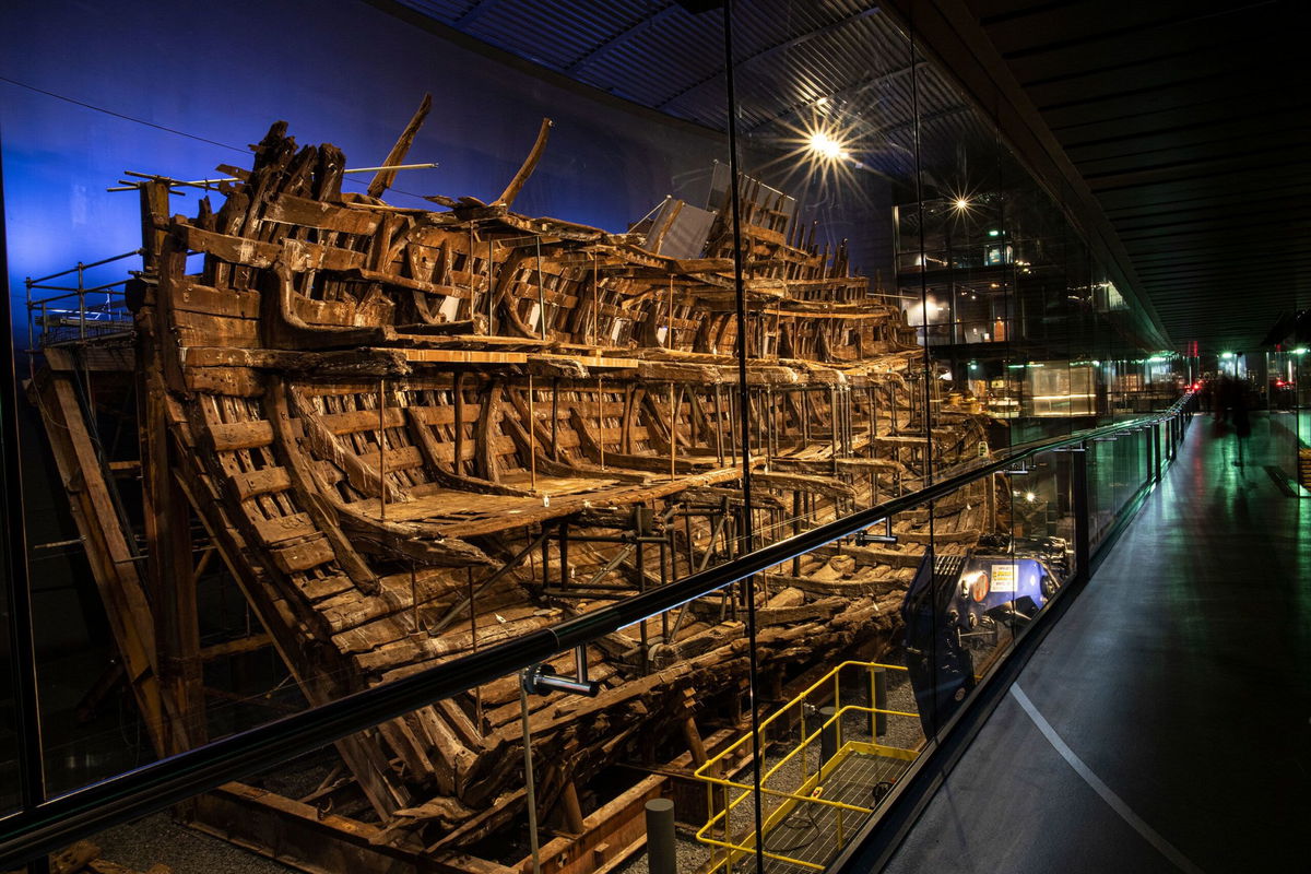 <i>Fox Photos/Hulton Archive/Getty Images via CNN Newsource</i><br/>Excavators raise the hull of the 16th century English warship Mary Rose