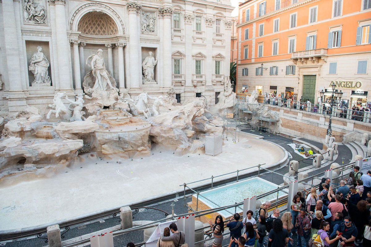 ‘The Saddest Thing I’ve Seen In Italy’: Tiny Trevi Fountain Stand-in ...