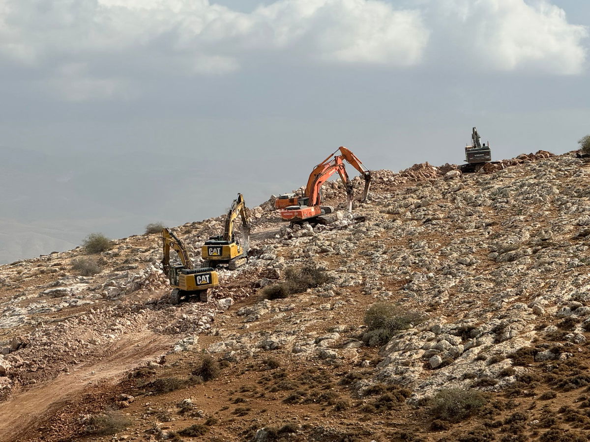 <i>Nic Robertson/CNN via CNN Newsource</i><br/>Israeli diggers build a new barrier near the Palestinian village of Bardala in the occupied West Bank.