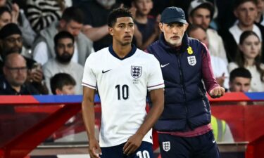 Bellingham prepares to come on as a substitute against Senegal.